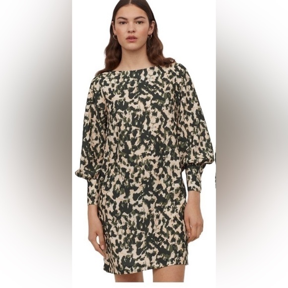 Beautiful satin dress beige and green pattern. Boat collar size Small - Picture 5 of 5